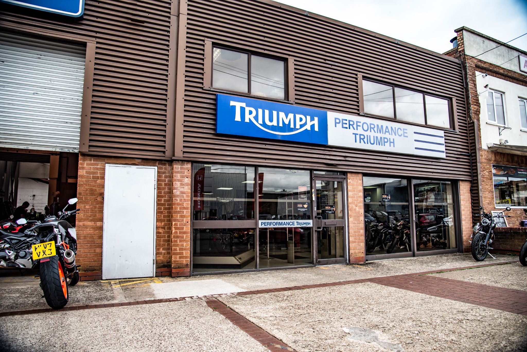 Blade Triumph Stratford Bike dealership in
